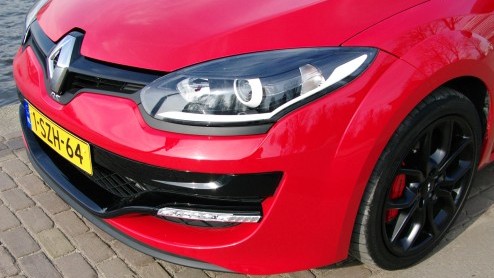 Test Renault Mgane R.S. facelift 2014: Snel, heel snel en toch lief voor de inzittende. Dt is de Renault Mgane R.S.