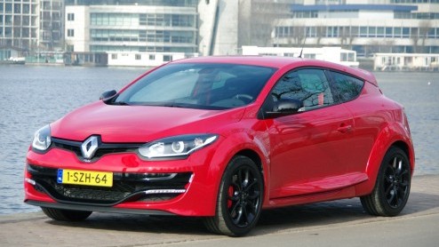 Test Renault Mgane R.S. facelift 2014: Snel, heel snel en toch lief voor de inzittende. Dt is de Renault Mgane R.S.