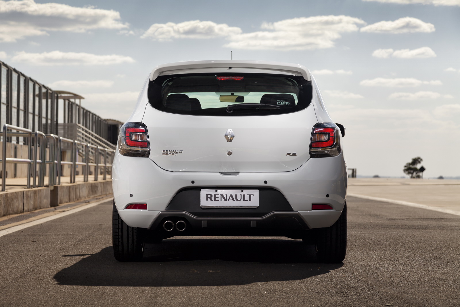 Renault introduceert Sandero RS in Latijns Amerika. De auto is gebaseerd op de Dacia maar komt dan met sportieve genen voor de dag.