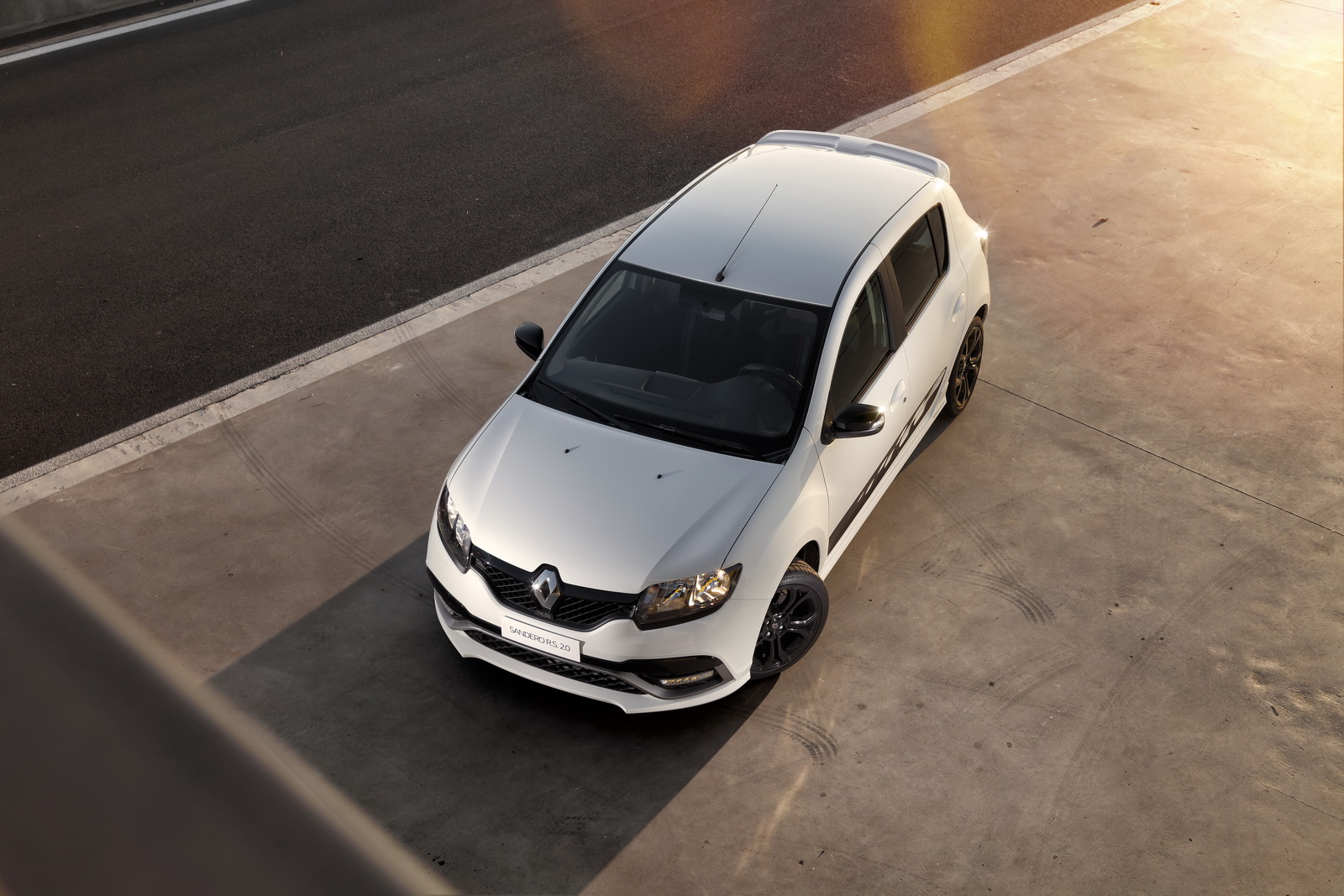 Renault introduceert Sandero RS in Latijns Amerika. De auto is gebaseerd op de Dacia maar komt dan met sportieve genen voor de dag.