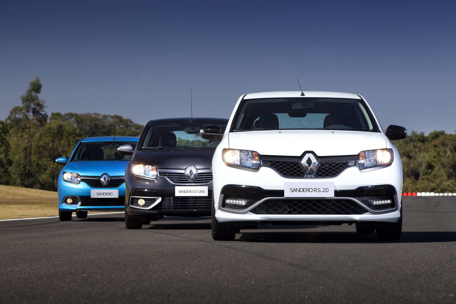 Renault introduceert Sandero RS in Latijns Amerika. De auto is gebaseerd op de Dacia maar komt dan met sportieve genen voor de dag.