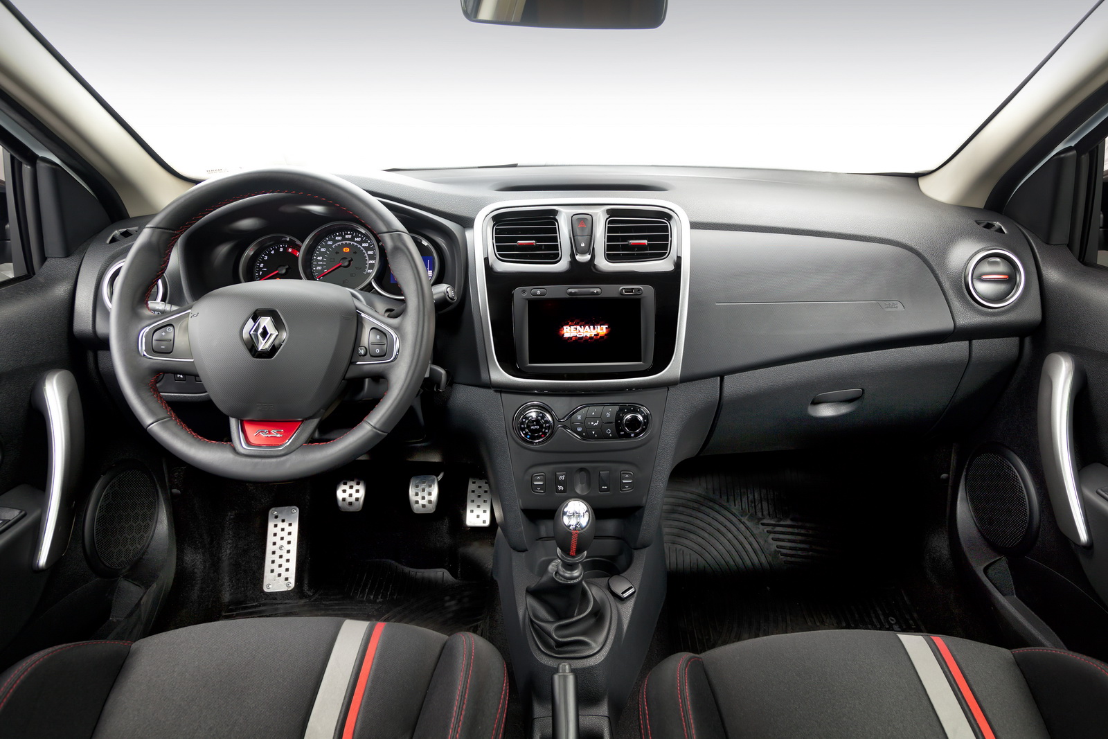 Renault introduceert Sandero RS in Latijns Amerika. De auto is gebaseerd op de Dacia maar komt dan met sportieve genen voor de dag.