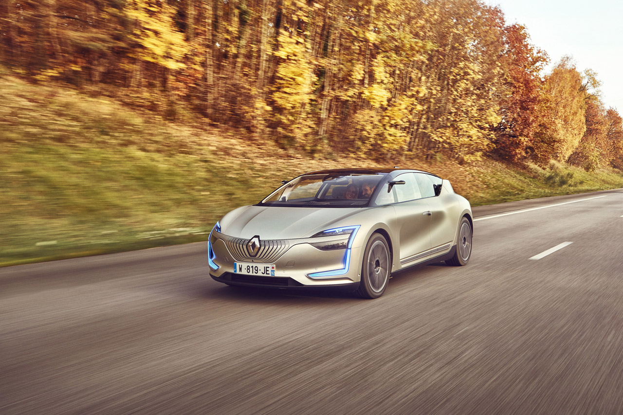 Renault heeft een afgeleide versie van de Symbioz conceptstudie gebouwd die inmiddels autonoom rijdend in de praktijk wordt getest.