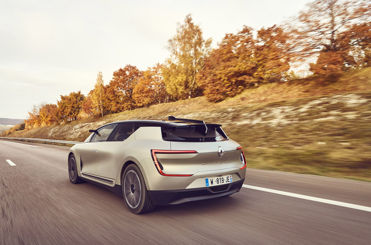 Renault heeft een afgeleide versie van de Symbioz conceptstudie gebouwd die inmiddels autonoom rijdend in de praktijk wordt getest.