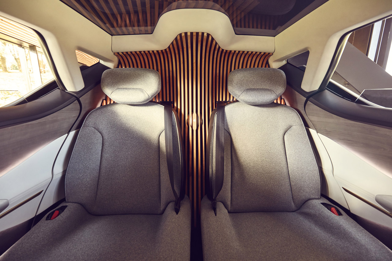 Renault heeft een afgeleide versie van de Symbioz conceptstudie gebouwd die inmiddels autonoom rijdend in de praktijk wordt getest.