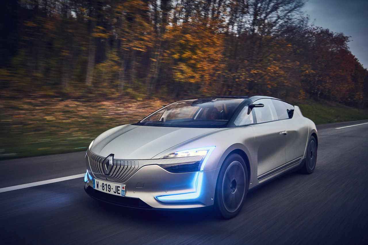 Renault heeft een afgeleide versie van de Symbioz conceptstudie gebouwd die inmiddels autonoom rijdend in de praktijk wordt getest.