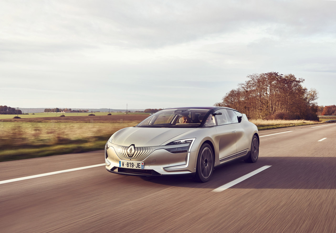 Renault heeft een afgeleide versie van de Symbioz conceptstudie gebouwd die inmiddels autonoom rijdend in de praktijk wordt getest.