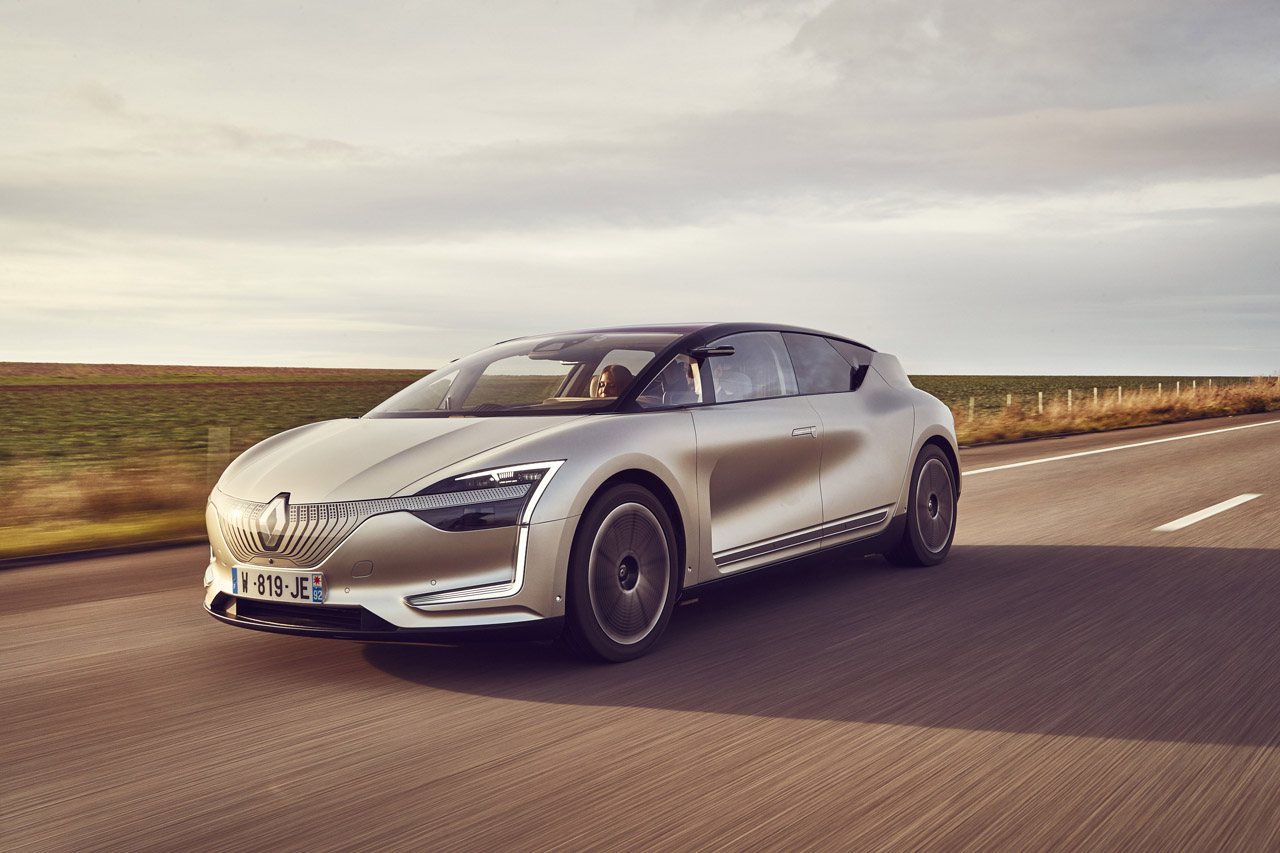 Renault heeft een afgeleide versie van de Symbioz conceptstudie gebouwd die inmiddels autonoom rijdend in de praktijk wordt getest.