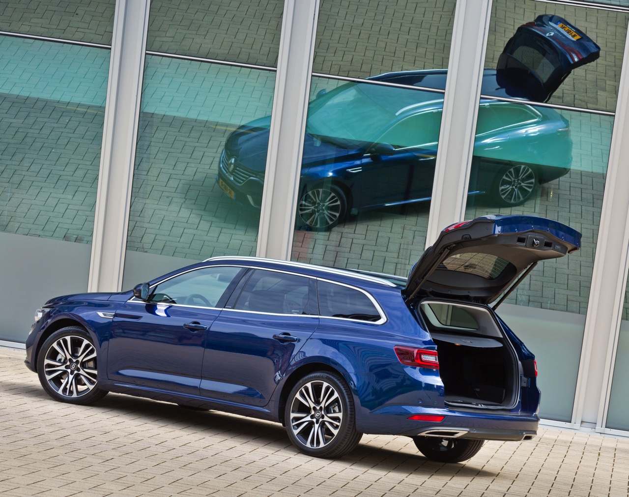 Autotest Renault Talisman Estate. We rijden de nieuwe Franse middenklasser als opvolger van de Laguna in de meest courante uitvoering met dCi 110 dieselmotor.