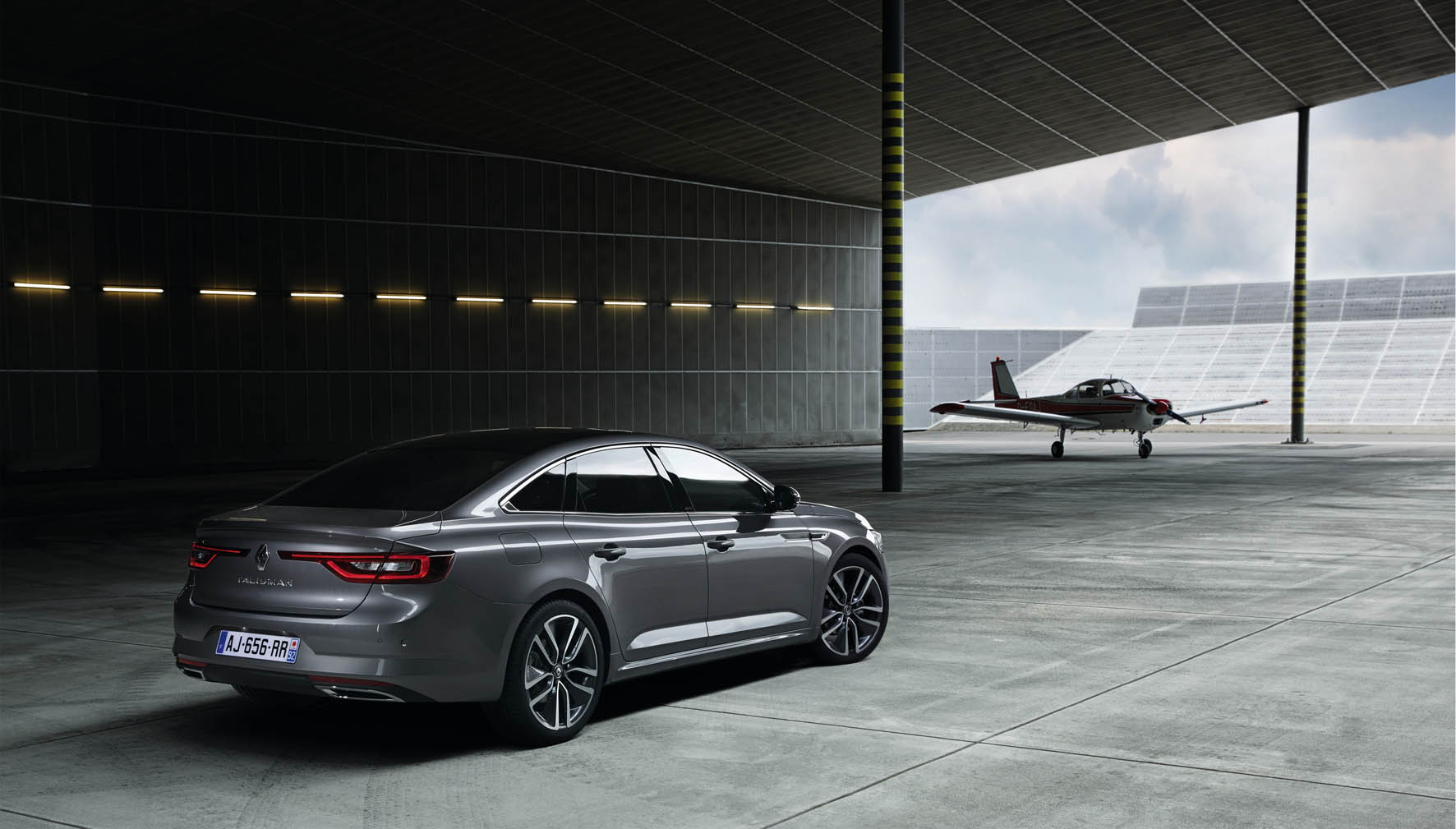 De Renault Laguna en Safrane hebben een opvolger in de vorm van de Talisman, de vierdeurs sedan van Renault die begin 2016 op de markt komt.