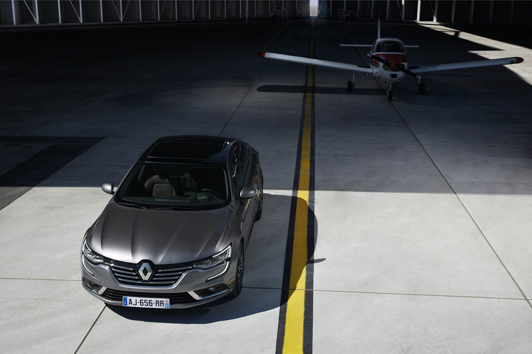 De Renault Laguna en Safrane hebben een opvolger in de vorm van de Talisman, de vierdeurs sedan van Renault die begin 2016 op de markt komt.