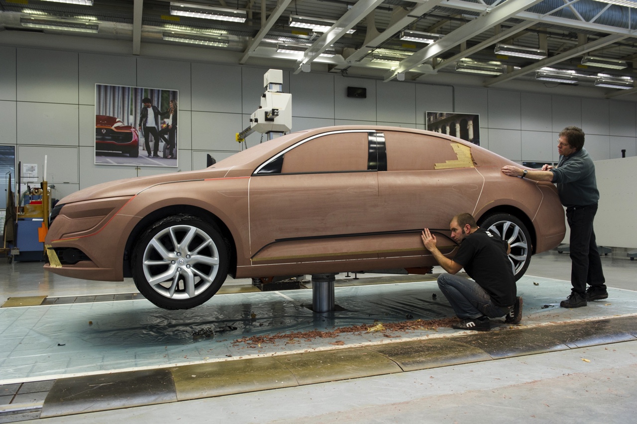 De Renault Laguna en Safrane hebben een opvolger in de vorm van de Talisman, de vierdeurs sedan van Renault die begin 2016 op de markt komt.