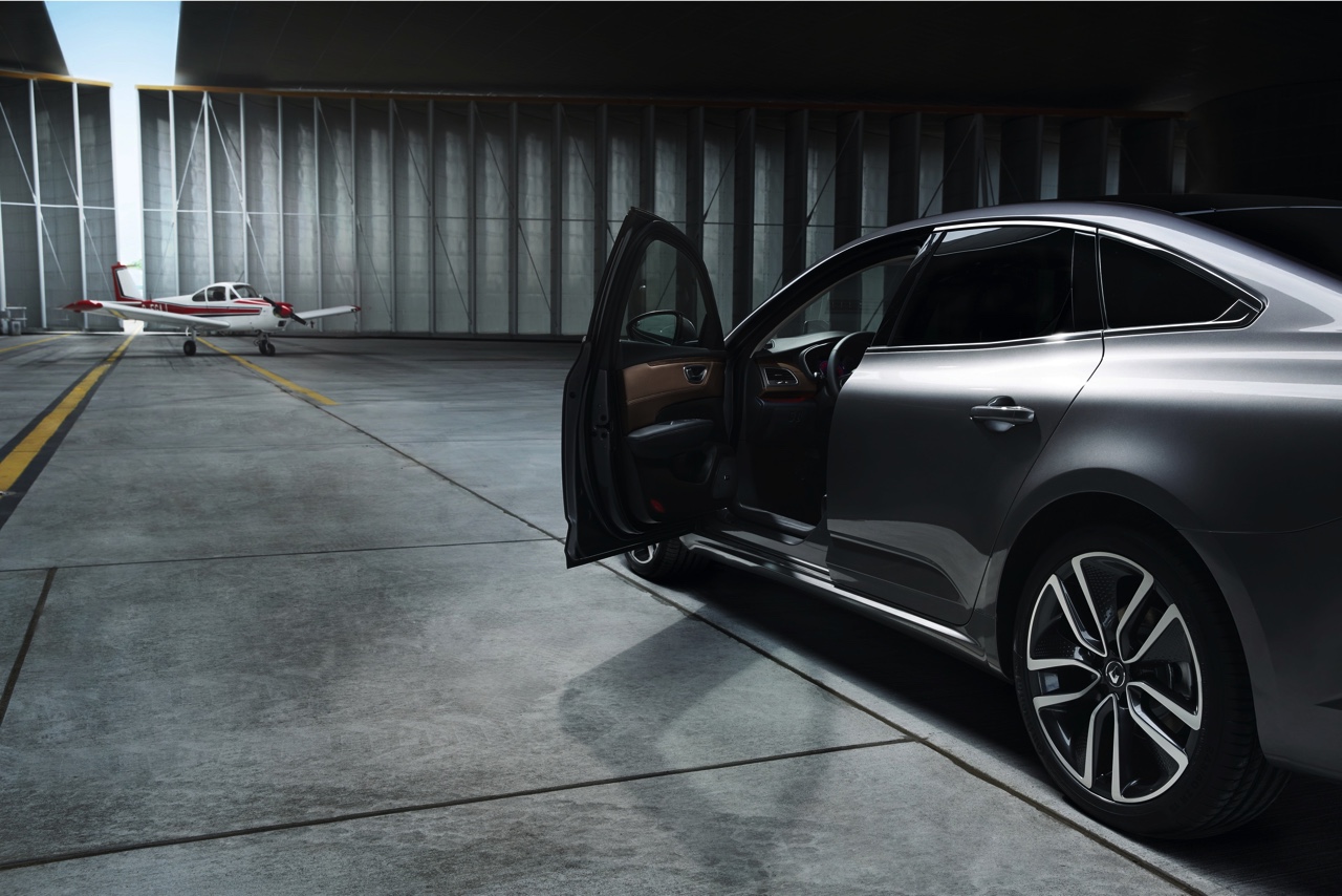 De Renault Laguna en Safrane hebben een opvolger in de vorm van de Talisman, de vierdeurs sedan van Renault die begin 2016 op de markt komt.