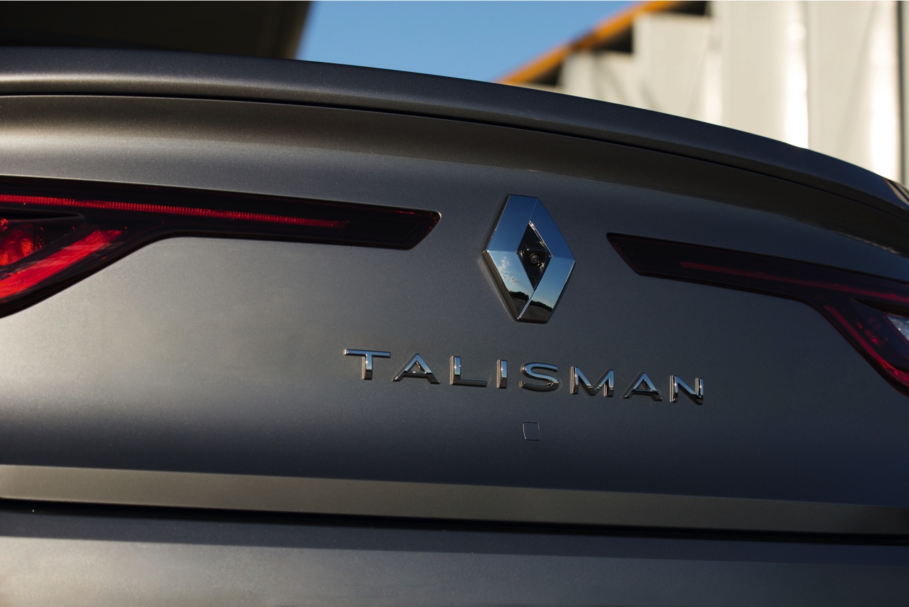 De Renault Laguna en Safrane hebben een opvolger in de vorm van de Talisman, de vierdeurs sedan van Renault die begin 2016 op de markt komt.