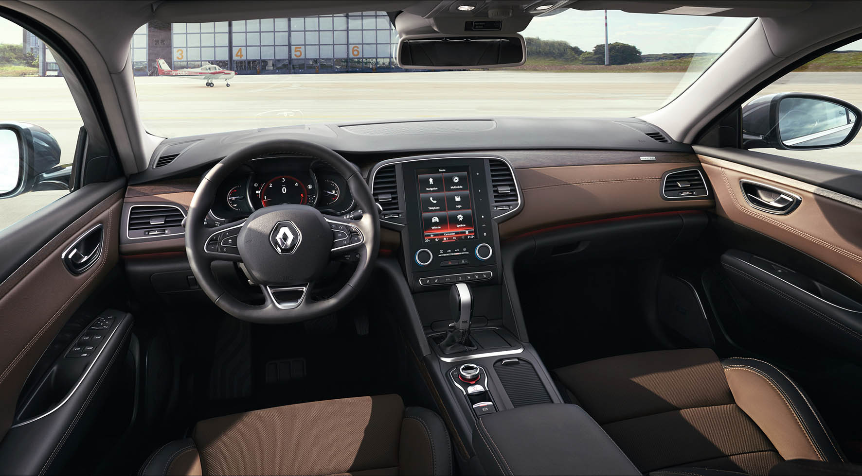 Prijzen en uitvoeringen van de nieuwe Renault Talisman Sedan en Estate zijn bekend. Ze staan begin 2016 in de showroom vanaf 30.590 euro met 21% bijtelling.