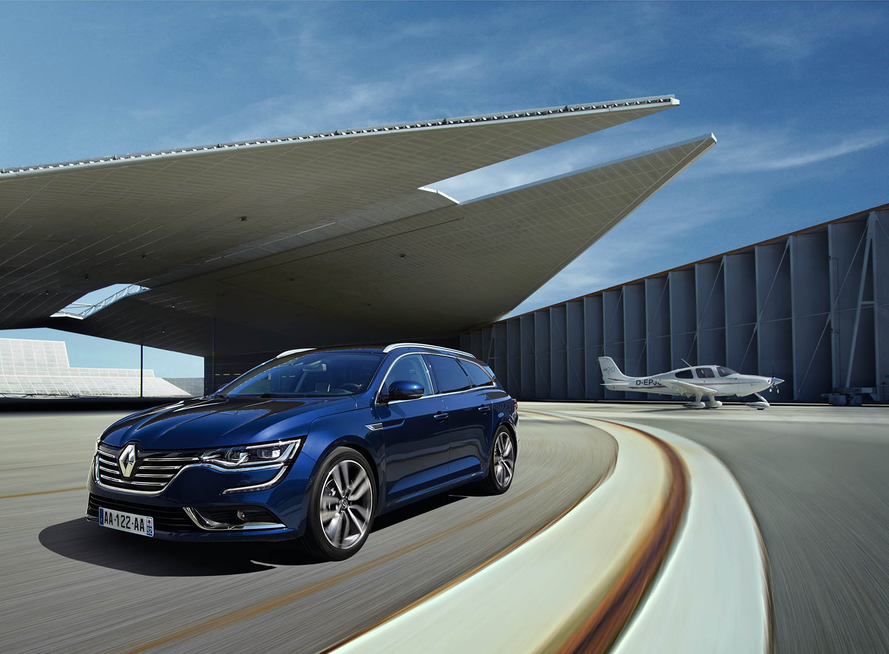 Prijzen en uitvoeringen van de nieuwe Renault Talisman Sedan en Estate zijn bekend. Ze staan begin 2016 in de showroom vanaf 30.590 euro met 21% bijtelling.