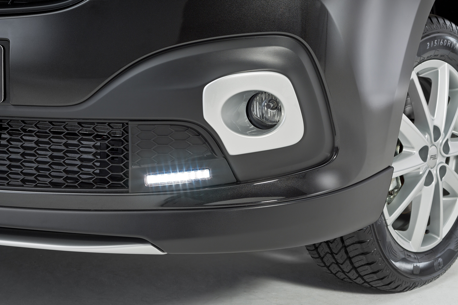 Op zoek naar een sportieve bedrijfswagen? Renault introduceert de Trafic Formula Edition met sportieve accenten en speciale styling.