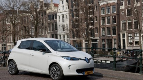 Renault ZOE precies een jaar geleden gentroduceerd. Inmiddels is de elektrische Renault zo'n 600 keer in Nederland verkocht.