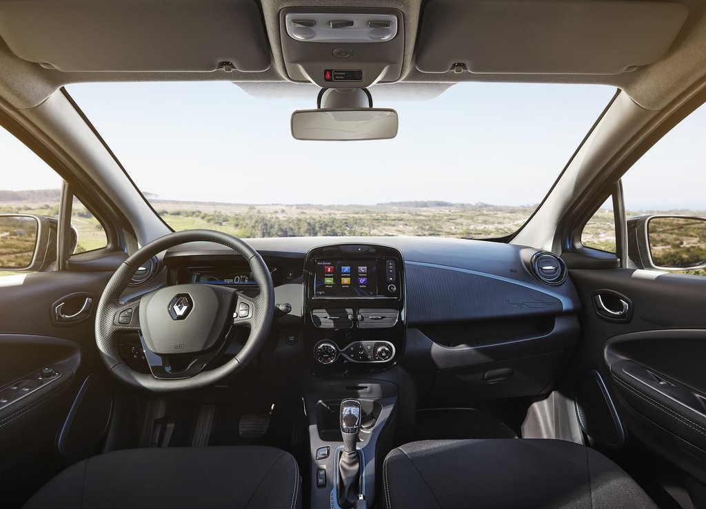 In 2013 kwam Renault met de ZOE, een auto die elektrische rijden betaalbaar en realistisch maakte. Nu is de auto gepdatet met onder andere een nieuwe batterij.