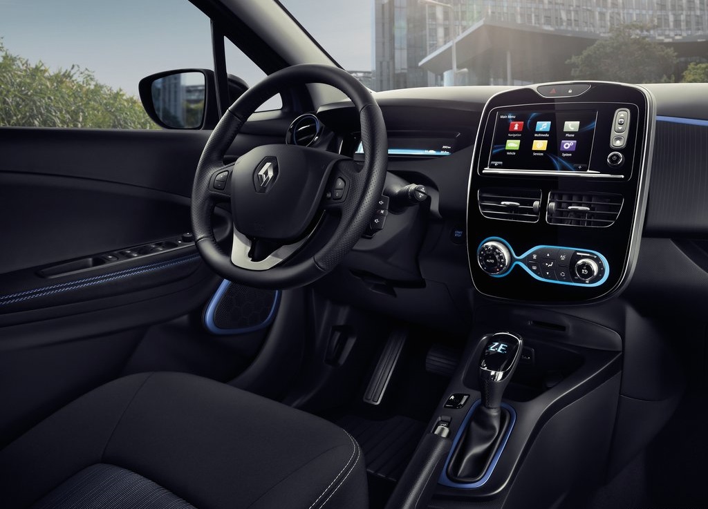 In 2013 kwam Renault met de ZOE, een auto die elektrische rijden betaalbaar en realistisch maakte. Nu is de auto gepdatet met onder andere een nieuwe batterij.