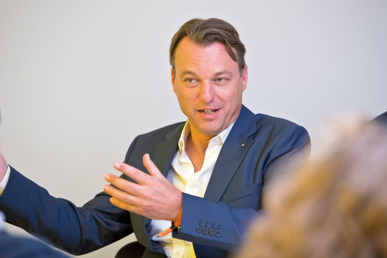 Laurens van den Acker heeft samen met zijn medewerkers niet alleen een nieuwe conceptstudie gemaakt, maar heeft ook een huis laten bouwen voor de Symbioz.