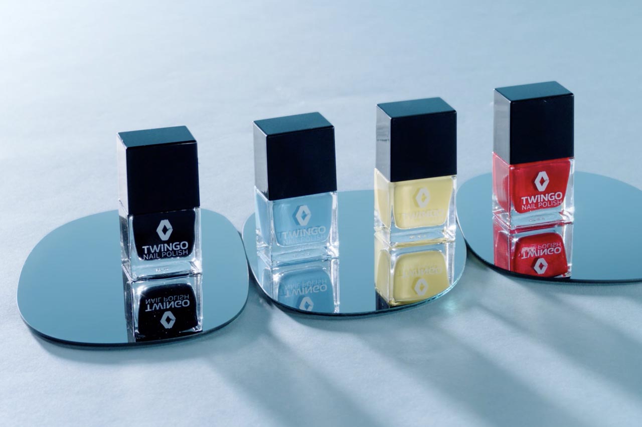 Renault lanceert een nagellak die ook kan worden gebruikt om de lak van de auto bij te tippen.