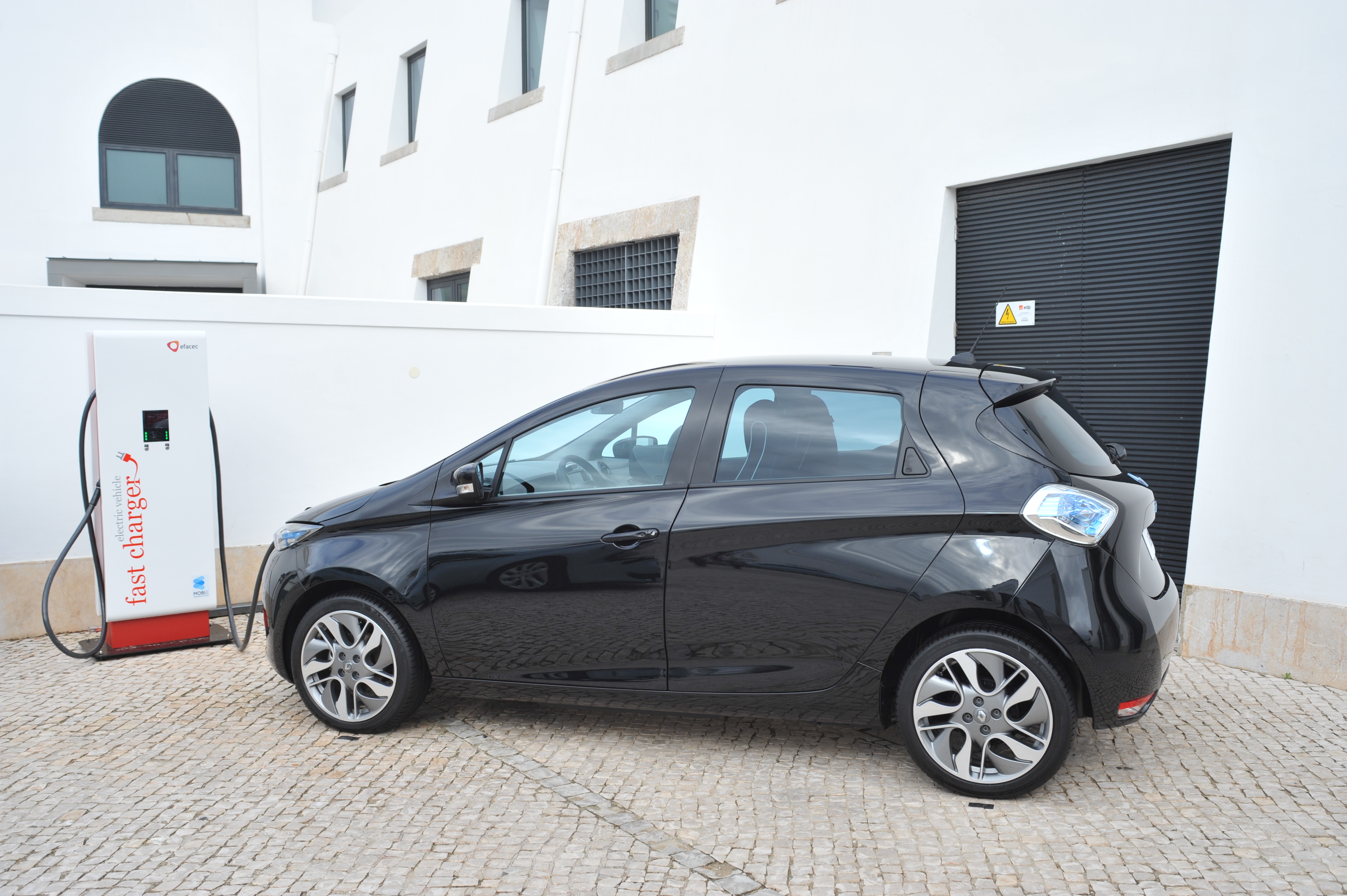 Renault heeft Renault Energy services opgericht dat zich gaat bezighouden met intelligente elektriciteitsnetwerken en de rol van de auto daarin.