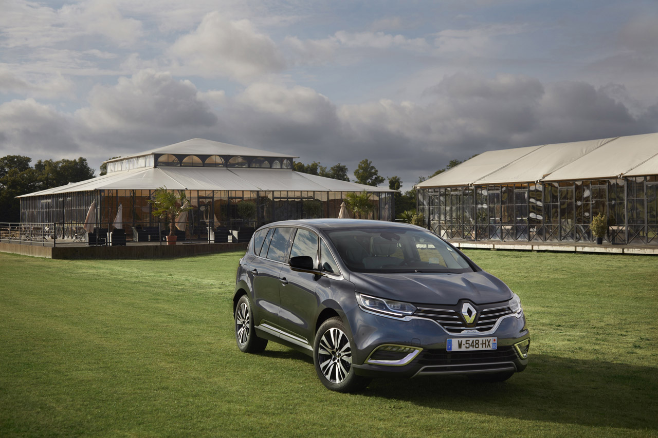 Renault voorziet de Espace niet alleen van een nieuwe benzinemotor, maar komt met tal van verbeteringen op detailniveau.
