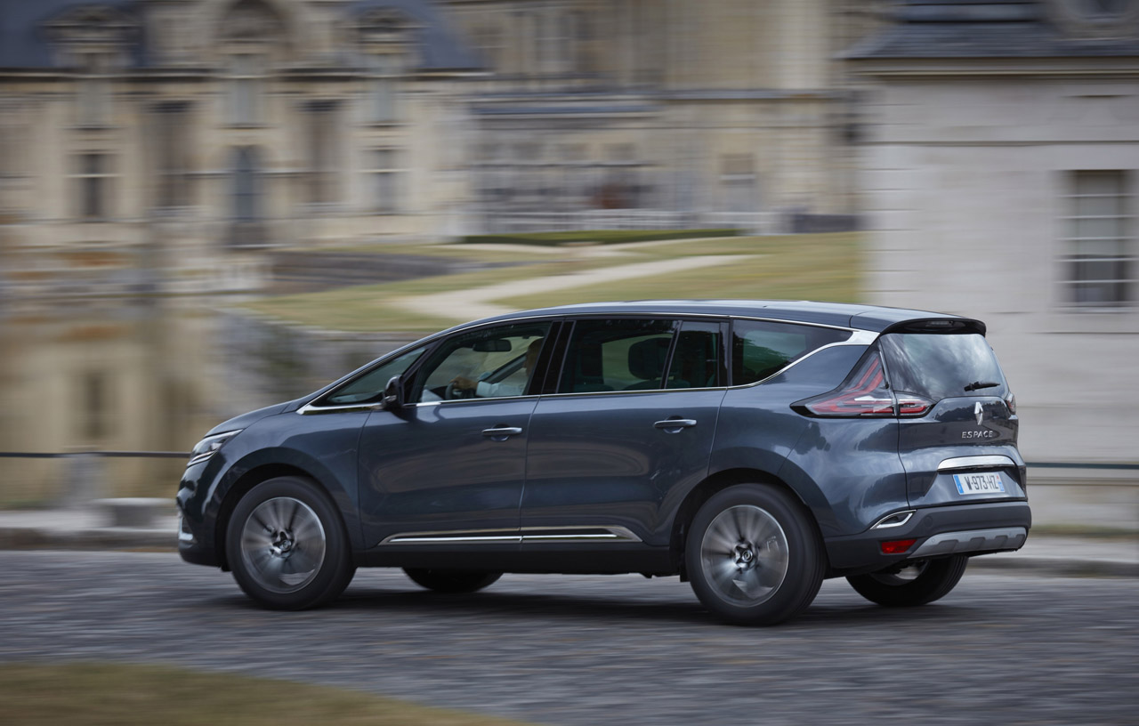 Renault voorziet de Espace niet alleen van een nieuwe benzinemotor, maar komt met tal van verbeteringen op detailniveau.