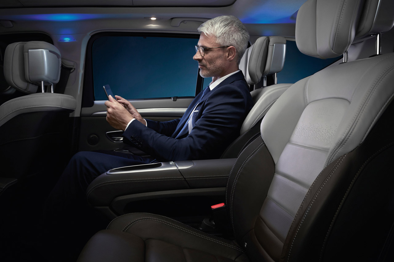 Renault voorziet de Espace niet alleen van een nieuwe benzinemotor, maar komt met tal van verbeteringen op detailniveau.