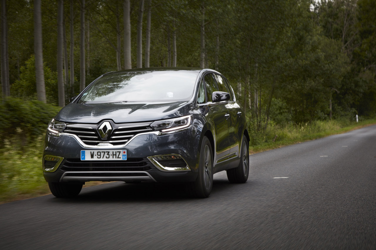 Renault voorziet de Espace niet alleen van een nieuwe benzinemotor, maar komt met tal van verbeteringen op detailniveau.