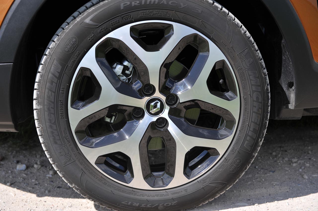 Kennismaking met de vernieuwde Renault Captur die vooral op details is verbeterd.