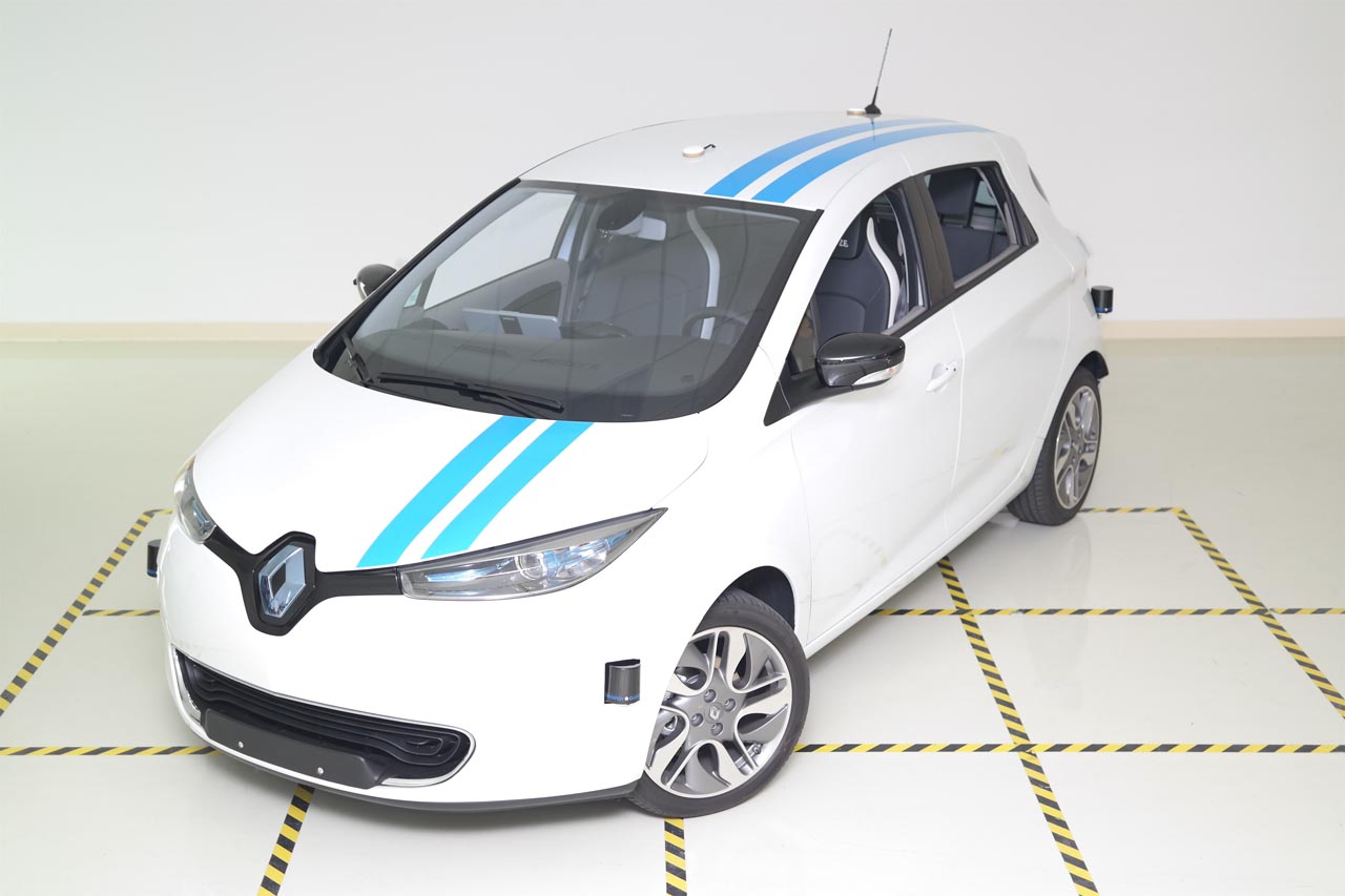 Renault heeft testen gedaan met een autonoom rijdende Zoe waarbij met name het uitwijken tijdens onverwachte omstandigheden is getest.