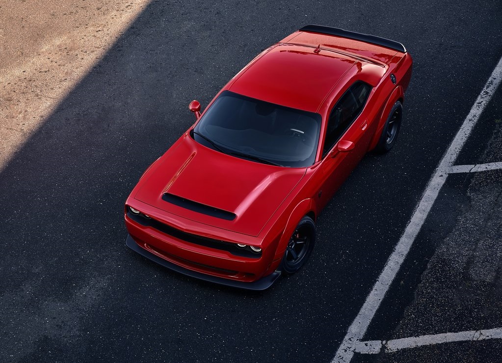 Na een uitgebreide teasercampagne is de auto nu dan officieel: de Dodge Challenger SRT Demon. De dikste uitvoering van de auto en meteen ook de snelst accelererende productieauto.
