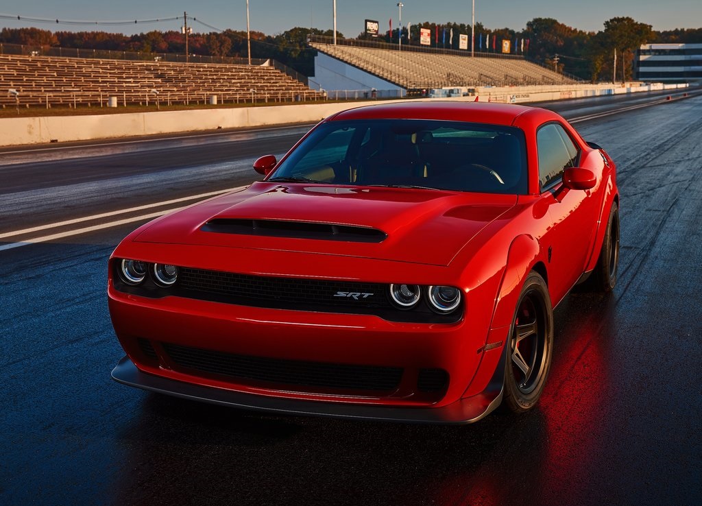 Na een uitgebreide teasercampagne is de auto nu dan officieel: de Dodge Challenger SRT Demon. De dikste uitvoering van de auto en meteen ook de snelst accelererende productieauto.