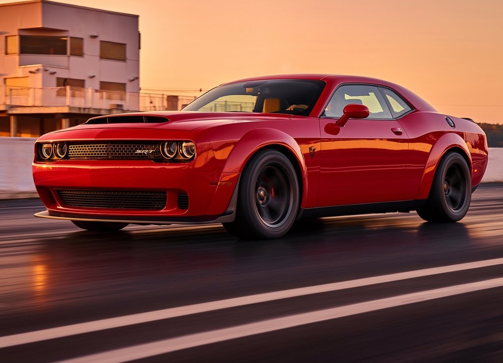 Na een uitgebreide teasercampagne is de auto nu dan officieel: de Dodge Challenger SRT Demon. De dikste uitvoering van de auto en meteen ook de snelst accelererende productieauto.