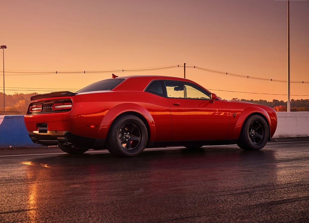 Na een uitgebreide teasercampagne is de auto nu dan officieel: de Dodge Challenger SRT Demon. De dikste uitvoering van de auto en meteen ook de snelst accelererende productieauto.