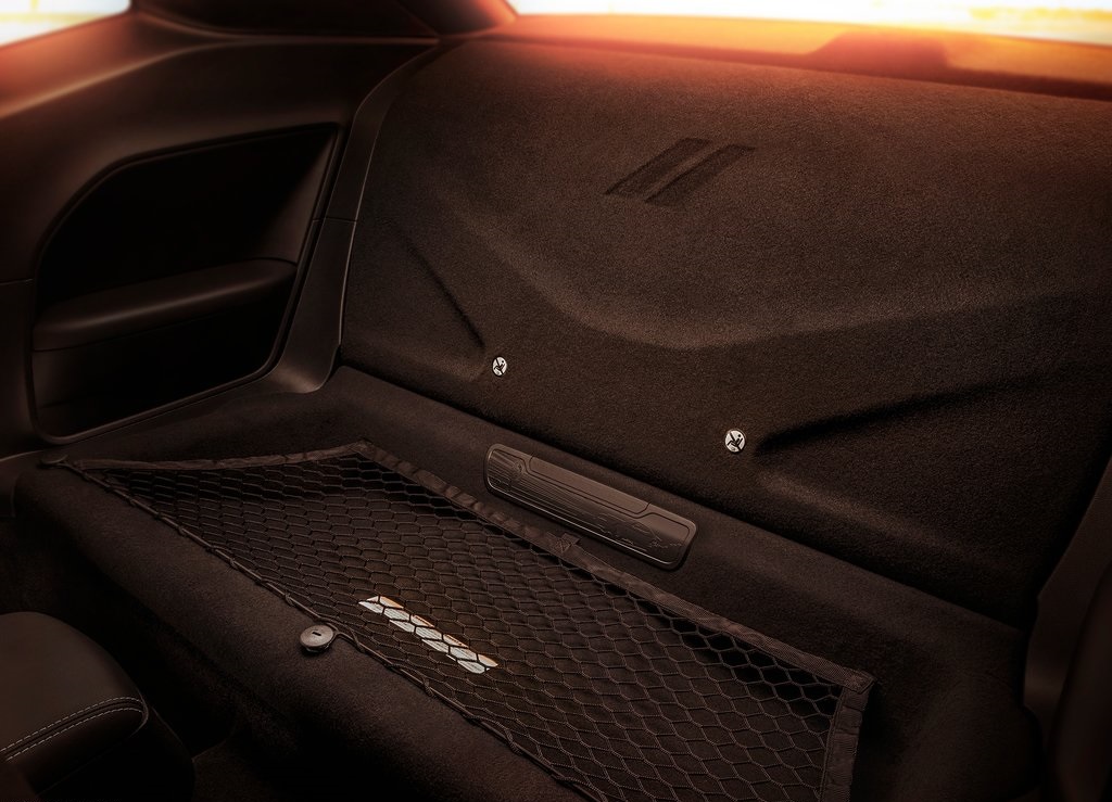 Na een uitgebreide teasercampagne is de auto nu dan officieel: de Dodge Challenger SRT Demon. De dikste uitvoering van de auto en meteen ook de snelst accelererende productieauto.