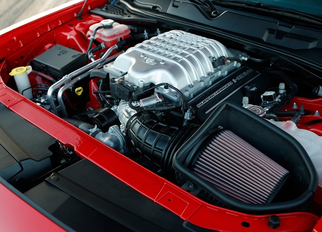 Na een uitgebreide teasercampagne is de auto nu dan officieel: de Dodge Challenger SRT Demon. De dikste uitvoering van de auto en meteen ook de snelst accelererende productieauto.