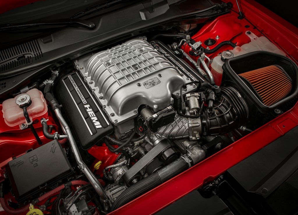 Na een uitgebreide teasercampagne is de auto nu dan officieel: de Dodge Challenger SRT Demon. De dikste uitvoering van de auto en meteen ook de snelst accelererende productieauto.