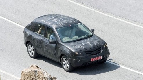 In 2006 liet Renault in Parijs al een concept zien van een vierwielaangedreven auto. Er is flink wat tijd overheen gegaan voor we weer wat hoorden van dit project, maar het merk is druk aan het testen