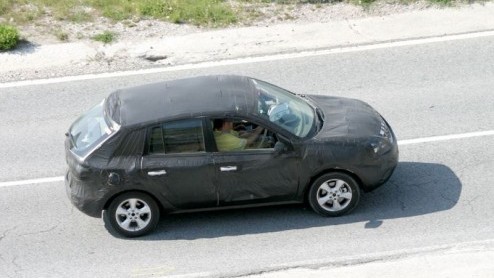 In 2006 liet Renault in Parijs al een concept zien van een vierwielaangedreven auto. Er is flink wat tijd overheen gegaan voor we weer wat hoorden van dit project, maar het merk is druk aan het testen