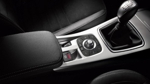 De marketing mensen van Renault maken overuren op dit moment. De nieuwe Laguna komt er aan en dat is een belangrijk model voor de Fransen (en voor leaserijdend Nederland). Nu kun je als marketing afde