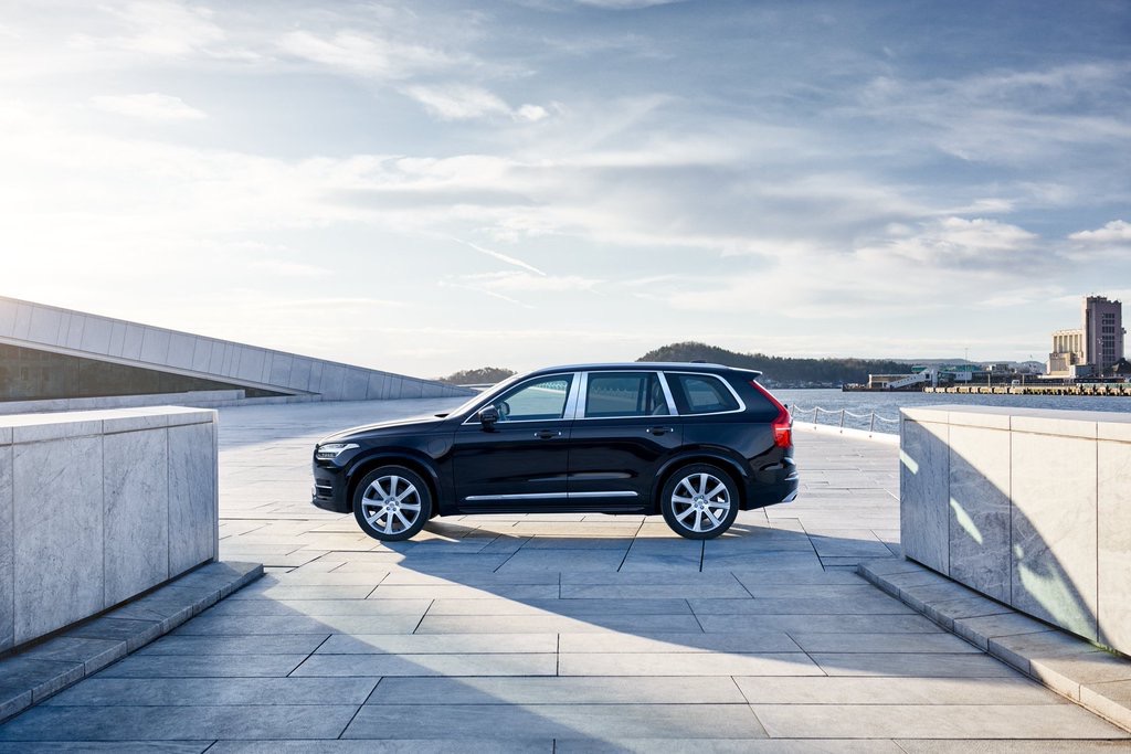 Volvo haalt de XC90 Excellence naar Nederland. De meest luxe XC90 met vier zitplaatsen is verkrijgbaar vanaf circa 125.000 euro, maar dat is nog een richtprijs.