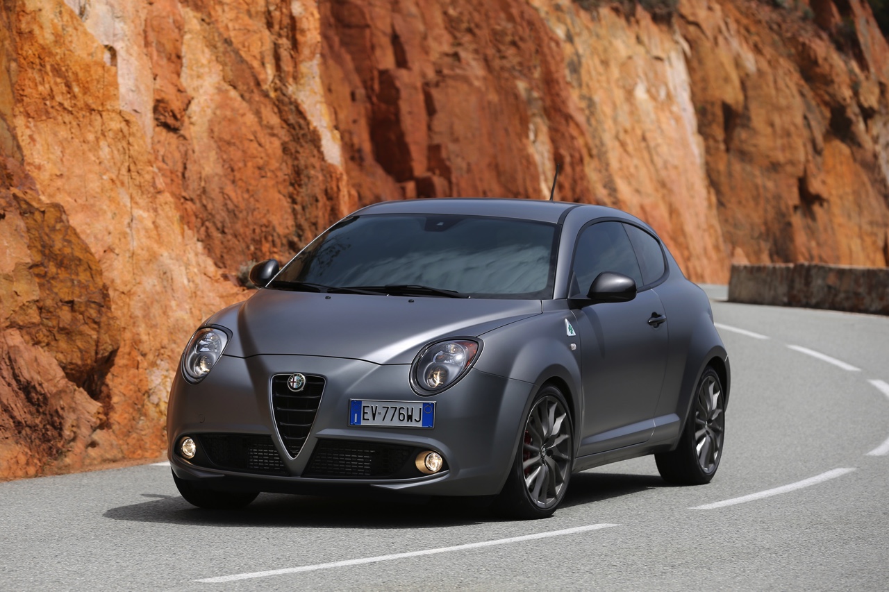 Autotest en rijimpressie met Alfa MiTo QV, grote broer Giulietta QV en de hit van 2015, de 4C Spider. Stap in het hart van Alfa Romeo.
