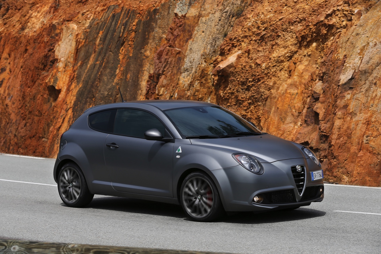 Autotest en rijimpressie met Alfa MiTo QV, grote broer Giulietta QV en de hit van 2015, de 4C Spider. Stap in het hart van Alfa Romeo.