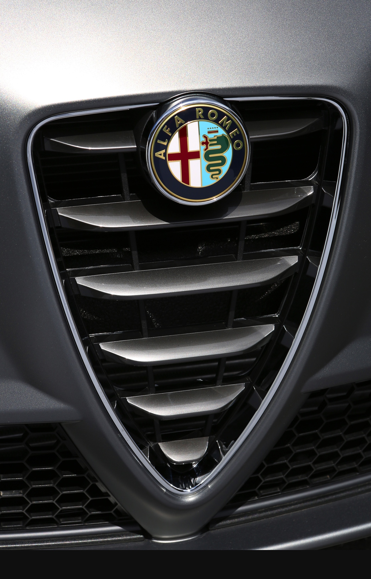 Autotest en rijimpressie met Alfa MiTo QV, grote broer Giulietta QV en de hit van 2015, de 4C Spider. Stap in het hart van Alfa Romeo.