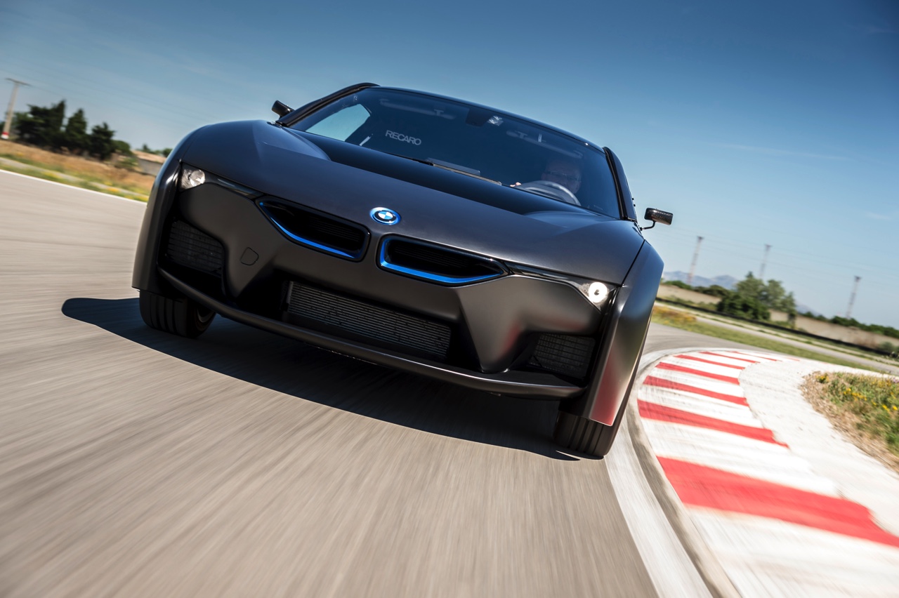 Rijden met de toekomst van BMW in de 5 Serie Gran Turismo op waterstof (hydrogen).