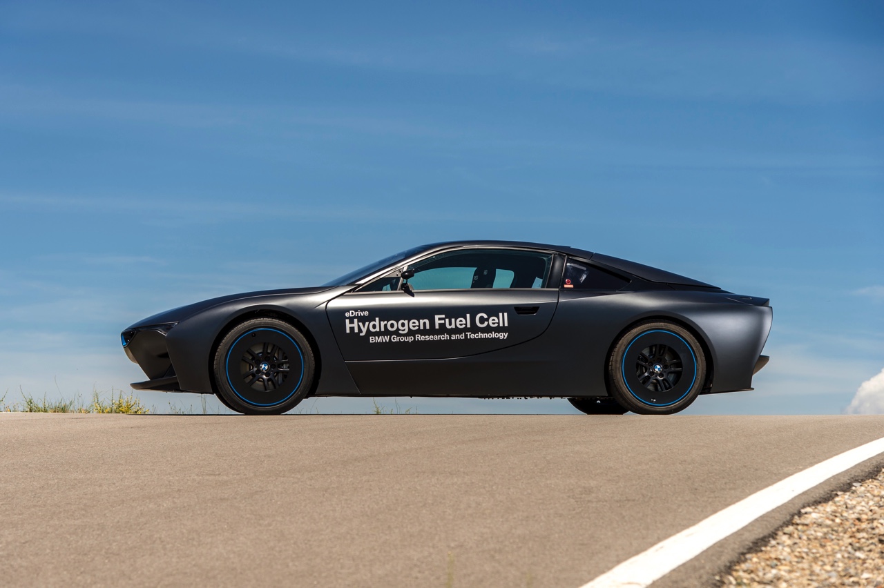 Rijden met de toekomst van BMW in de 5 Serie Gran Turismo op waterstof (hydrogen).