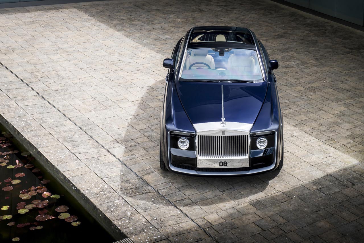 Rolls Royce heeft speciaal voor een klant de Sweptail gebouwd die op Villa d'Este is onthuld.